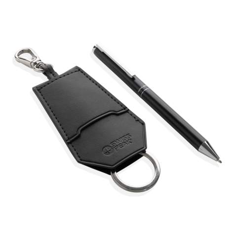 Améliorez votre quotidien avec notre organisateur de clés Swiss Peak Tula certifié RCS et notre stylo en aluminium recyclé, magnifiquement présentés dans un luxueux coffret cadeau. Fabriqué avec précision, le porte-clés assure une organisation élégante, tandis que le stylo en aluminium recyclé vous permet de mettre vos idées créatives sur papier, ce qui en fait un cadeau idéal. Fabriqué avec des matériaux recyclés certifiés RCS (Recycled Claim Standard). La certification RCS garantit une chaîne d'approvisionnement entièrement certifiée pour les matériaux recyclés. Ce produit contient 11 % de PU recyclé certifié RCS et 8 % d'aluminium recyclé certifié RCS.