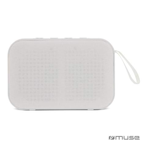 This compact portable bluetooth speaker offers surprisingly good sound despite its small size. In addition, the fabric covering gives the speaker a trendy look. So it is the ideal speaker to take with you when you travel. The built-in battery charges quickly and guarantees you a long listening time. Recharge with the included USB cable.