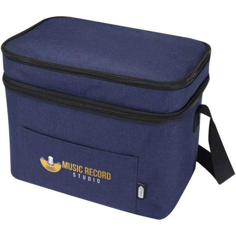 De Tundra koeltas heeft een bovenvak met rits, een ruim hoofdvak en verstelbare schouderbanden. Gemaakt van PEVA-materiaal en GRS gecertificeerd gerecycled polyester. Inhoud: 13 liter.