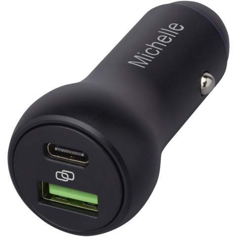 Autoladegerät aus Aluminium mit USB-C- und USB-A-Ausgang, die beide Schnellladung unterstützen. Die Leistung von USB-C beträgt bis zu 55W, und für USB-A sind es bis zu 22W. Kompatibel mit den meisten Mobiltelefonen. Wenn Sie die herkömmliche Ladegeschwindigkeit von 5 V/1 A satt haben, ist dieses Gerät ein Muss für Ihr Auto! Geliefert in einer hochwertigen Kraftpapierbox mit buntem Aufkleber.