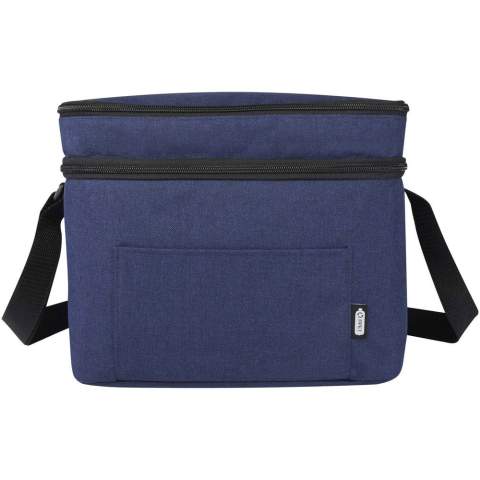 De Tundra koeltas heeft een bovenvak met rits, een ruim hoofdvak en verstelbare schouderbanden. Gemaakt van PEVA-materiaal en GRS gecertificeerd gerecycled polyester. Inhoud: 13 liter.