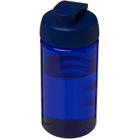 Einwandige Sportflasche mit integriertem Fingergriff-Design. Die Flasche ist aus recycelbarem PET-Material hergestellt. Verfügt über einen auslaufsicheren Deckel zum Klappen Das Fassungsvermögen beträgt 500 ml. Mischen und kombinieren Sie Farben, um Ihre perfekte Flasche zu kreieren. Kontaktieren Sie den Kundendienst für weitere Farboptionen. Hergestellt in Großbritannien. Verpackt in einem kompostierbaren Beutel. BPA-frei.