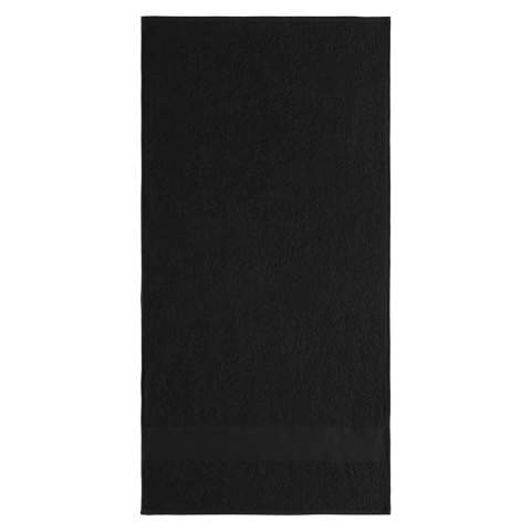 Optez pour l'économie avec cette serviette économique de 100x50 cm. Elle a un grammage de 360 gr/m² et est fabriquée en coton ring-spun. Cette serviette légère est dotée d'une bande de 6 cm de haut.