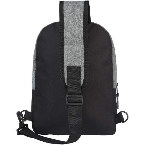 De tweekleurige GRS gerecyclede sling is aan de buitenkant gemaakt van 100% gerecyclede materialen en heeft een voorvak met rits, een hoofdvak met rits en een 12" tablethoes. Hij heeft ook een binnenvak met rits voor veilig opbergen en met zijn volledig verstelbare en gewatteerde schouderriem is het comfortabel om mee te nemen.