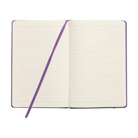 Bloc-notes compact format A5 avec environ 96 feuilles / 192 pages de couleur crème, papier ligné (80 g/m²) certifié FSC Mix. Avec reliure et couverture rigide, poche de rangement, fermeture élastique et marque-page ruban en soie.