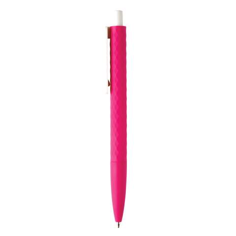 Stylo à bille rétractable en plastique avec finition losange texturé et attributs blanc. Nouvelle version avec finition gomme pour un confort d’écriture supplémentaire. Encre bleue Dokumental® de fabrication allemande pour +/- 1200m d’écriture et bille en carbure de tungstène assurant une écriture régulière.