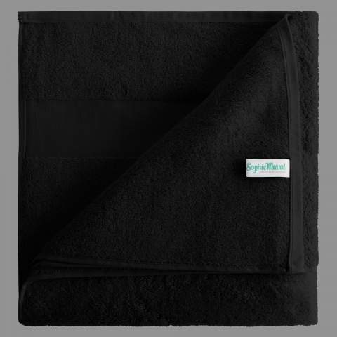 Spoil yourself with these first class towels. Durable, exquisite
luxury with an ultra soft touch. Exactly what you need after a
refreshing shower. Made from ring-spun and therefore even
fluffier and more durable than “open end” thread towels. Of
the highest quality. With a band of 6 cm.
