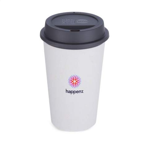 Dubbelwandige, circulaire herbruikbare koffie to-go beker met deksel. Een product van het merk Circular&Co. De buitenste isolerende laag van deze beker is gemaakt van gebruikte single-use koffiebekers. Met binnenwand en deksel met drinkopening van PP. De Now Cup is geïsoleerd waardoor je handen koel blijven en je koffie of thee warm. Lekvrij. 100% recyclebaar. Vaatwasserbestendig. Voor behoud van de opdruk wordt met de hand afwassen aanbevolen. Inhoud 340 ml. Made in the UK.      EXTRA INFO: Bij een minimale afname van 5.000 stuks is het deksel van dit product verkrijgbaar in elke PMS-kleur. Zo creëer je een perfecte match tussen product en opdruk. Per stuk verpakt.