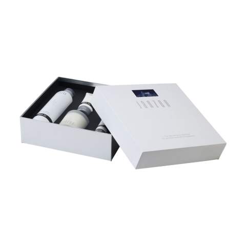Een cadeaupakket met 5 producten in de geur Black 22 van het merk Janzen. Gegarandeerd een zengevoel met de home- en bodyproducten in deze giftset. Inhoud: • Shower Foam - 200 ml • Scented Candle - 120 gr • Hand Cream 75 ml • Body Lotion - 40 ml • Shower Gel - 40 ml. Vijf heerlijke home- en bodyproducten die zorgen voor ultieme geluks- en ontspanningsmomenten. Een fris-warme geur, balancerend tussen licht en intens. Black 22 is een rijk bouquet van onder andere bergamot en hete kruiden, tropische schorsen en zoete tonkabonen – ook wel bekend als de ‘verboden vrucht’. De fijne producten zijn verpakt in een luxe geschenkdoos. Per set in doos.