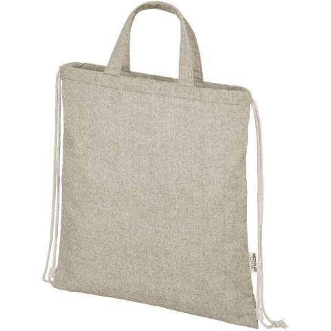Drawstring bag made of a 150 g/m² recycled cotton polyester blend. Large main compartment with cotton drawstring closure in natural colour. Recycled cotton is manufactured from pre-consumer waste generated by textile factories during the cutting process. Similar colours are blended together so no additional dyeing is required. Due to the nature of recycled cotton, there may be a very slight colour variation. This distinctly adds to a more authentic appearance. Each backpack also comes with an Aware™ tracer. This innovative feature allows users to trace the origins and journey of their item through a QR code, enhancing transparency in the supply chain and fostering a stronger connection between the product and its production process. Resistance up to 5 kg weight. Handle length: 14 cm.