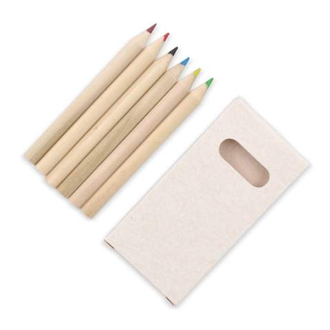 Un ensemble de 6 crayons de couleur emballés dans une boîte en brique de lait recyclé. Idéal pour les projets créatifs à la maison, à l'école ou en déplacement, ce set est parfait pour les enfants, et les plus grands, qui aiment dessiner. Associé à l'impression numérique écologique, il offre une option à la fois amusante et durable. Un choix judicieux pour artiste