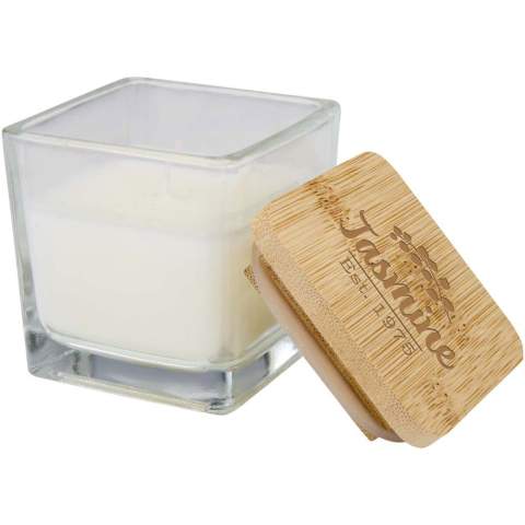 Améliorez votre intérieur avec cette bougie parfumée en paraffine, joliment présentée dans un pot en verre carré avec un couvercle en bambou. Trois parfums attrayants sont disponibles : pomme croquante (vert), cerise sucrée (rouge) et vanille chaude (blanc). Chaque bougie offre un arôme douillet et accueillant dans n’importe quelle pièce. Parfaite pour se détendre à la maison ou pour offrir comme cadeau attentionné. Poids de la bougie : 40 grammes. Durée de combustion : 8 à 12 heures.