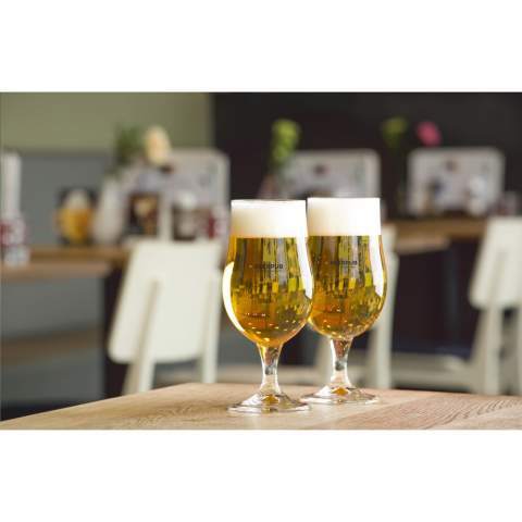 Hohes Bierglas mit Standfuß. Fassungsvermögen 370 ml. Hergestellt in Europa.