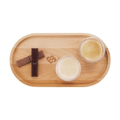 Luxe serveertray van gestoomd beukenhout. Perfect voor het presenteren van hapjes en ideaal voor het stijlvol serveren van koffie of thee. De ovale tray heeft een trendy design met opstaande rand. Het hout is afkomstig uit Europese bossen. Made in Europe.