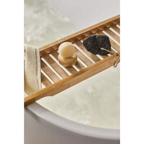 Un ensemble composé d'une savon solide et d'une barre de gommage dans un seul emballage. Fabriqué par la marque Unwaste. Le savon solide est fait d'écorces d'orange, le barre de gommage est fait de marc de café et d'huile de pin. Caractéristiques : un parfum naturel agréable, un gommage naturel, le pouvoir nettoyant et la couleur du café et des agrumes. Les ingrédients sont d'origine naturelle. Les produits sont végan, sans cruauté et 100% (micro) sans plastique. Fabriqué en Hollande. Emballé par set dans une boîte composée à 100% de déchets agricoles.