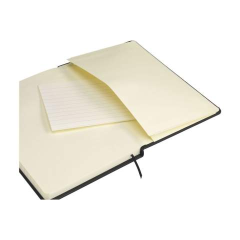 Bloc-notes compact format A5 avec environ 96 feuilles / 192 pages de couleur crème, papier ligné (80 g/m²) certifié FSC Mix. Avec reliure et couverture rigide, poche de rangement, fermeture élastique et marque-page ruban en soie.