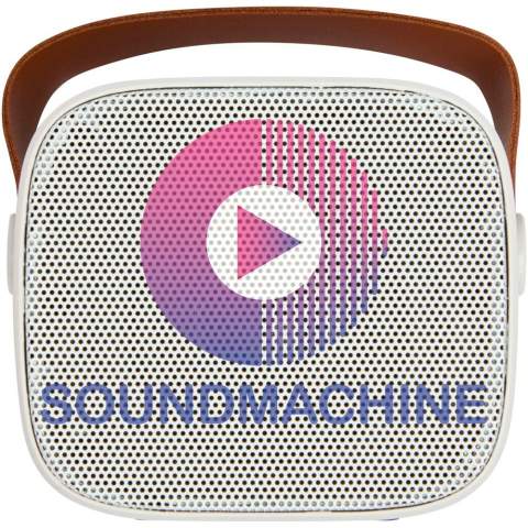 Der kabellose Diya Lautsprecher besteht aus recyceltem Kunststoff und ist mit einer Schlaufe aus PU-Leder ausgestattet, das den Transport erleichtert. Er sorgt für einen kräftigen 3-Watt-Sound und unterstützt die MP3-Wiedergabe über Micro-SD. Genießen Sie nahtlose Verbindung mit einer Line-In-Option und laden Sie ihn mühelos über den Typ-C-Ladeanschluss auf. Die Wiedergabezeit bei maximaler Lautstärke beträgt ca. 3 Stunden und der Lautsprecher kann in ca. 2 Stunden von 0 auf 100 % aufgeladen werden.