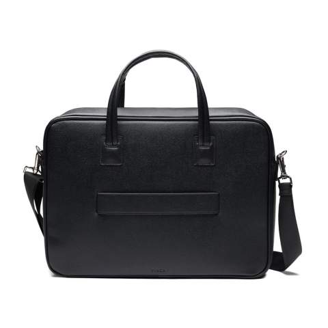 Diese stilvolle Laptoptasche schützt Ihren Laptop und bietet praktische Lösungen für den täglichen Bedarf. Sie verfügt über eine extrabreite Öffnung für einfachen Zugriff. Die Tasche hat stabile Griffe für einen bequemen Halt und einen verstellbaren Schultergurt für flexibles und komfortables Tragen, egal ob Sie ins Büro, zu einem Meeting oder auf Reisen gehen. Passend für die meisten Laptops bis zu 15". Bitte beachten Sie: Die Displayabmessungen können von den Laptopabmessungen abweichen. Zertifiziert nach RCS (Recycled Claim Standard). Die RCS-Zertifizierung garantiert, dass die gesamte Lieferkette der recycelten Materialien zertifiziert ist. Der Gesamtanteil an recycelten Materialien basiert auf dem Gesamtgewicht des Produkts. Dieses Produkt enthält 39% RCS-zertifiziert recyceltes Polyester.<br /><br />FitsLaptopTabletSizeInches: 15.0