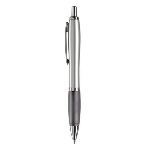 Stylo de couleur argent avec clip en métal. Existe en différentes couleurs.  Cartouche d'encre bleue. Mécanisme en push. Marquage en tampographie ou en sérigraphie. Audit BSCI. Tous nos produits sont testés et certifiés, et répondent  aux normes sociales. 