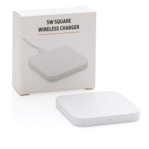 Chargeur à induction 5W en ABS pour charger votre téléphone sans câble. Le voyant LED s'allume lorsque l'appareil se charge. Compatible avec tous les appareils QI comme Android dernière génération, iPhone 8 et plus.  Entrée: 5V/2A. Sortie : 5/1A - 5W. Câble micro USB de 50cm en TPE inclus.<br /><br />WirelessCharging: true