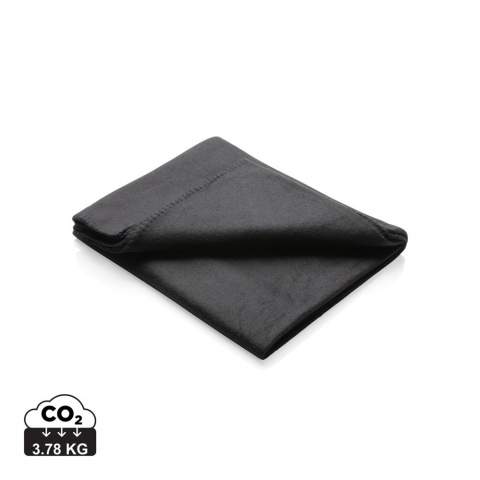 Cuddle up to this cozy soft blanket. Easy to bring anywhere with you thanks to the handy drawstring pouch that is included. The blanket is made of 160gsm fleece material. When unfolded the blanket measures L150xW120cm.
