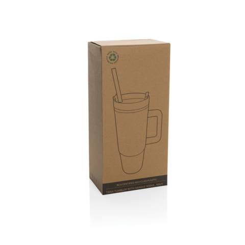 Maak kennis met de Tana tumbler. Een 750 ml plastic tumbler gemaakt van 42% gerecycled materiaal voor milieuvriendelijke hydratatie met een lage impact. Of je nu aan het werk , onderweg of aan het sporten bent, deze tumbler is je ideale metgezel. De geavanceerde deksel heeft een draaibare dop met drie standen: een morsbestendige rietjesopening, een drinktuit en een volledig afgesloten deksel. Het ergonomische handvat met comfortabele grip zorgt voor gemakkelijk dragen, en de slanke basis past in de meeste autobekerhouders. Alleen met de hand afwassen. Totaal gerecyclede inhoud: 42% op basis van het totale gewicht van het artikel. Vrij van BPA. Inhoud: 750 ml. Inclusief FSC®-gecertificeerde kraft geschenkverpakking.