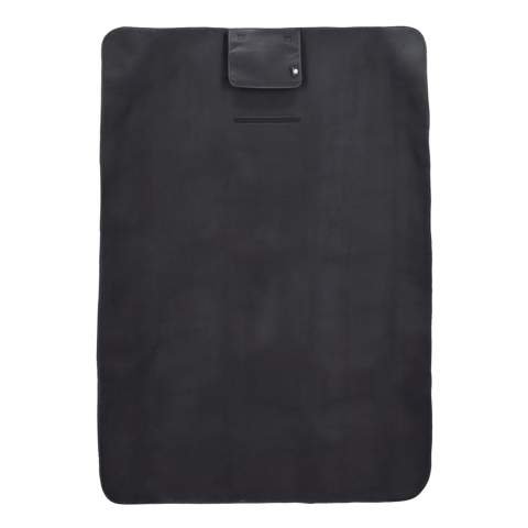 Luxurious and sporty picnic blanket with a water-repellent underside and a zipper pocket to store things. Made of high quality rPET material. The blanket is easy to roll up and can be carried by the handle. Made from recycled PET bottles.