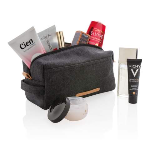 This natural and durable canvas travel Kit is great for use as a shaving, toiletry and utility kit that fits easily into carry-on luggage. PVC free.<br /><br />PVC free: true
