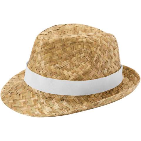 Le chapeau de paille Pricus est fabriqué à partir de 100 % de paille naturelle. Grâce à sa conception respirante, le chapeau assure un confort parfait même pendant les journées les plus chaudes, ce qui le rend idéal pour les aventures en plein air et les sorties décontractées. Le chapeau est décoré d'une bande de polyester qui peut être imprimée. Circonférence de la tête : 58 cm.