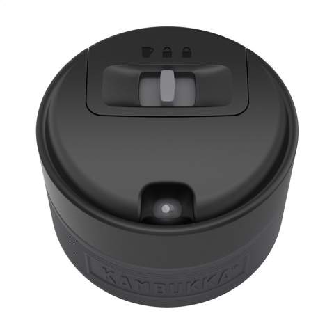 De ideale thermosbeker voor onderweg van het merk Kambukka® • excellente kwaliteit • fraaie vormgeving • handig formaat • vacuümgeïsoleerd 18/8 RVS • houdt dranken tot 9 uur warm en tot 18 uur koud • 3-in-1 deksel met 2 drinkposities: even drukken en snel een slok nemen of volledig openen om zonder knoeien, net zo comfortabel te drinken als uit een mok • gemakkelijk te reinigen dankzij Snapclean®: met één handeling verwijder je het binnenste, vaatwasserbestendige mechanisme • universeel deksel: past ook op andere Kambukka® drinkflessen • het deksel is vaatwasserbestendig - de beker met de hand afwassen • rubberen grip • antislipbodem • 100% lekvrij • inhoud 500 ml. • De zwarte thermosbeker kan niet worden voorzien van een lasergravure.       VOORRAAD INFORMATIE: Tot 1.000 stuks beschikbaar binnen 10 werkdagen. Uitzonderingen voorbehouden.