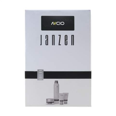 Un set cadeau avec 4 produits pour le corps préférés – la promesse de soins aux vertus bienfaisantes, au parfum Black 22 de la marque Janzen. Contenu : • Shower Foam - 200 ml • Body Scrub - 125 gr • Body Lotion - 40 ml • Shower Gel - 40 ml. De quoi commencer votre journée en pleine confiance et sous le signe de la fraîcheur. Un parfum à la fois frais et chaud, en équilibre entre la légèreté et l’intensité. Black 22 est un riche bouquet comprenant de la bergamote et des épices, des écorces tropicales et des fèves tonka sucrées – également connues sous le nom de « fruit défendu ». Les produits raffinés sont déjà emballés dans un luxueux coffret cadeau. Par set dans une boîte.