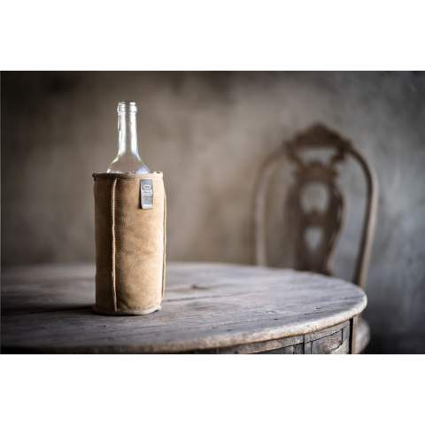 This wine cooler from the KYWIE® brand is handmade from 100% natural Texel sheepskin. This cooler keeps your bottle of wine or champagne at a consistently cool temperature. Better than any other material except ice. The fine wool interior is a natural bio-insulation and retains (cold) air in the cooler. A pre-chilled bottle of wine will stay cold for up to 4 hours. This special wine cooler is light and easy to store, protects the bottle and makes pouring easy. In addition, this material is dirt-repellent. Suitable for 0.7-litre wine bottles and 1-litre water bottles. Handy for at home and on the road, in summer and winter.   As the coolers are handmade from genuine, natural sheepskin, there will be slight variations in colour, texture and markings. This adds to the beauty and individual character of each cooler. A smart, sustainable and original gift. Dutch design. Made in Holland. Per piece in a cotton bag.