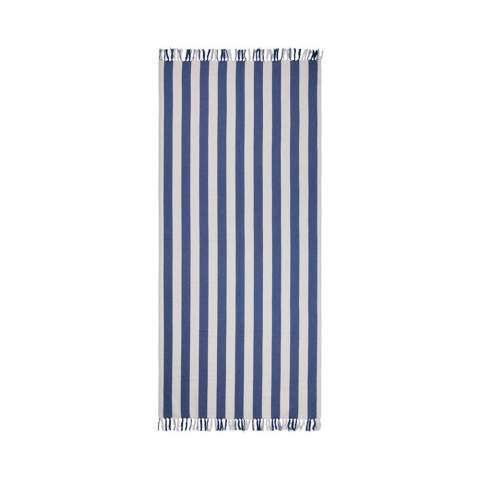 Cette serviette de plage hammam présente un motif classique à rayures bicolores avec des franges sur les petits côtés. Fabriquée dans un mélange léger et aéré de 200 g/m², elle allie le confort du coton aux avantages du séchage rapide du polyester. Mesurant 80x180 cm, il est parfait pour la plage ou le bord de la piscine. Certifié par GRS (Global Recycled Standard), la certification GRS garantit que l'ensemble de la chaîne d'approvisionnement des matériaux recyclés est certifiée. Le contenu recyclé total est basé sur le poids total du produit. Ce produit contient 68 % de coton recyclé certifié GRS et 29 % de polyester recyclé certifié GRS.
