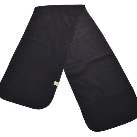  Um im Winter auf eine umweltbewusste Art und Weise warm zu bleiben, darf der passende Schal nicht fehlen. Und da kommt dieser schicke Schal aus 100% rPET Anti-Pilling Fleece ins Spiel. Sein hochwertiges Material hält Sie an kalten Tagen kuschelig warm und mit einer Größe von 150 x 30 cm ist er groß genug, um Sie auch an besonders kalten Tagen zu wärmen. Die Veredelung ist sowohl als Stick als auch Transferdruck möglich, also machen Sie den stylischen Schal einzigartig mit Ihrem Logo! Kommen Sie gut durch den Winter, mit diesem warmen Schal aus recyceltem Kunststoff. 