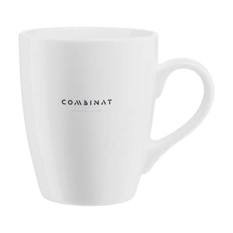 Tasse aus hochwertiger Keramik. Komplett in weiß oder mit farbiger Außenseite. Hohes Modell. Fassungsvermögen 310 ml. Spülmaschinengeeignet. Der Aufdruck ist spülmaschinengeprüft und nach EN 12875-2 zertifiziert.