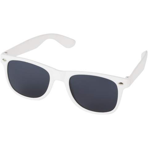 These sustainable retro-designed sunglasses are the ideal promotional giveaway during summer festivals, events, or other sunny outdoor activities. The sunglasses are lightweight and comfortable to wear, and they are manufactured from recycled plastic for a more sustainable choice. Conforms to EN ISO 12312-1 and has UV400 lenses which are rated as category 3, making it the perfect choice for protection against bright sunlight.