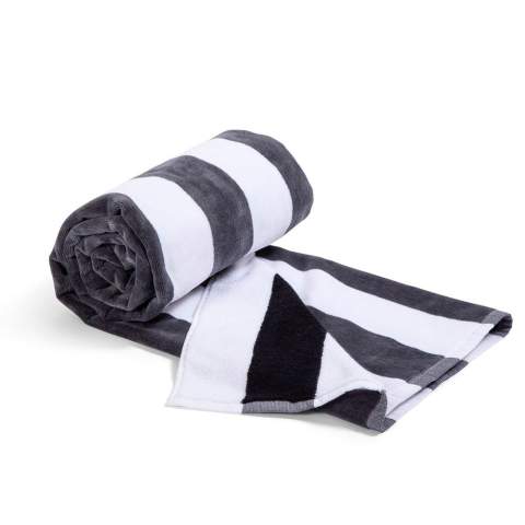 Cette serviette de plage de a une méthode de tissage unique qui la rend bicolore. La couleur principale de la face 1 a une couleur différente de celle de la face 2. Vous pouvez donc alterner ... Une face est en velours et l'autre en tissu éponge. Poids 400 grammes. Certifié Oekotex.