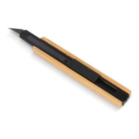 Voici le couteau Hobby en bambou : Un outil durable et polyvalent pour tous vos besoins de bricolage. Bricolez avec précision grâce au manche en bambou respectueux de l'environnement. Parfait pour les loisirs et les projets de bricolage.