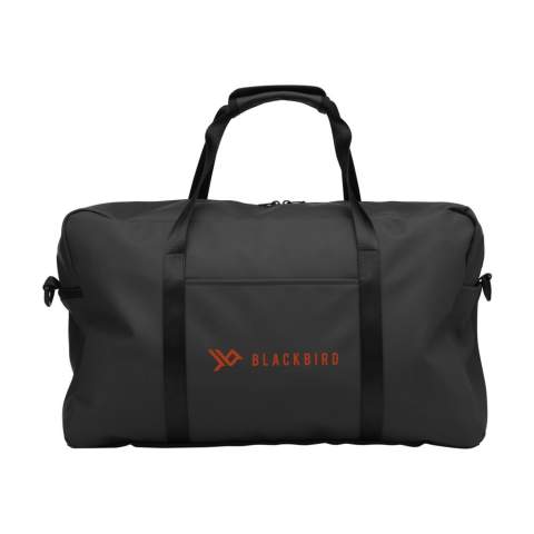WoW! Zeer ruime sport-/reistas met 2 ritsvakken aan de binnenzijde en extra vakken aan de buitenzijde. Met handgrepen en verstelbare, afneembare schouderband. Deze tas is gemaakt van waterafstotend PU, 7% gerecycled PU en 25% gerecycled polyester. Keurig afgewerkt met een RPET voering. Deze veelzijdige tas kan tegen een stootje en is bovendien gemakkelijk schoon te houden. Geschikt als sporttas, weekendtas en reistas. RCS-gecertificeerd. Totaal gerecycled materiaal: 32%. Inhoud ca. 35 liter.