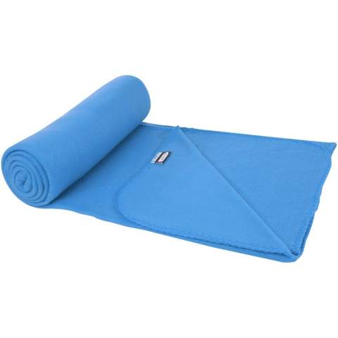 GRS zertifizierte RPET Decke aus Polar Fleece, für den Innen- und Außenbereich geeignet. Wird mit einer 190T RPET-Tragetasche mit Kordelzugverschluss geliefert. Verpackt in einem recycelten Polybeutel. Beutelgröße: Länge 34 cm, Durchmesser 13 cm.