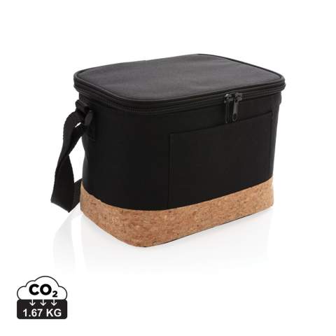 Halten Sie Ihre Getränke und Essen auf Temperatur bis Sie sie genießen möchten. Diese Kühltasche für bis zu 6 Dosen hat einen Schultergurt um sie auf vielerlei Arten tragen zu können.