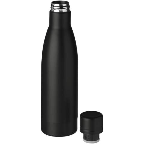 Gardez vos boissons chaudes pendant 12 heures ou froides pendant 48 heures avec la bouteille isotherme sous vide et couche de cuivre* Vasa. Avec double paroi et fabriquée en acier inoxydable avec isolation sous vide et une paroi intérieure plaquée cuivre, ce qui signifie que votre boisson reste très chaude ou glacée selon vos besoins. Sans BPA, testée et approuvée par la législation allemande sur la sécurité alimentaire (LFGB), et testée pour la teneur en phtalates conformément à la réglementation REACH. Capacité : 500 ml. Livrée dans une boîte cadeau.