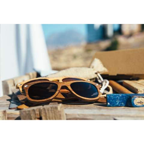 Lunettes de soleil classiques imitation bois. Protection UV 400 (selon les normes européennes).