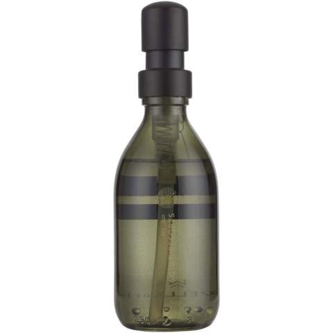 Ce bel ensemble se compose d'un distributeur de savon pour les mains et d'une bougie parfumée avec un joli parfum ambré foncé. Le savon pour les mains est livré dans une bouteille en verre de 250 ml avec distributeur et est biodégradable et exempt de parabènes, d'huile de palme, de PEG, de SLS et de SLES. La bougie parfumée (150 g) est fabriquée à partir de cire de colza et brûle complètement, ce qui rend le pot réutilisable. Fabriqué aux Pays-Bas.
