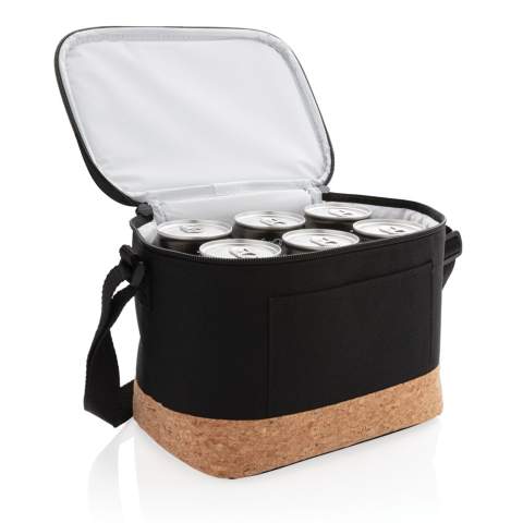 Halten Sie Ihre Getränke und Essen auf Temperatur bis Sie sie genießen möchten. Diese Kühltasche für bis zu 6 Dosen hat einen Schultergurt um sie auf vielerlei Arten tragen zu können.