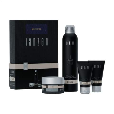 Un set cadeau avec 4 produits pour le corps préférés – la promesse de soins aux vertus bienfaisantes, au parfum Skin 90 de la marque Janzen. Contenu : • Shower Foam - 200 ml • Body Scrub - 125 gr • Body Lotion - 40 ml • Shower Gel - 40 ml.      De quoi commencer votre journée en pleine confiance et sous le signe de la fraîcheur. Gaieté et bonne humeur, voilà qui décrit parfaitement Skin 90. La fleur de cerisier a un statut presque sacré au Japon. Avec ses pétales rose pâle et son agréable senteur, cet arbre est un véritable régal pour les sens. Dans ce parfum, la subtilité de la fleur de cerisier se mêle à la fraîcheur du lys et à l’intensité de la fève tonka. Une fragrance fraîche et chaleureuse, entre légèreté et intensité, le féminin et le masculin. Les produits raffinés sont déjà emballés dans un luxueux coffret cadeau. Par set dans une boîte.