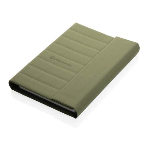 Carnet A5 en rPET Aware™. Le carnet contient 64 feuilles/128 feuilles de papier ligné 80gm/s de couleur crème. À l'intérieur, vous trouverez 1 grande pochette, 2 emplacements pour cartes et un passant stylo. Fermeture magnétique. Avec le traceur AWARE™ qui valide l'utilisation authentique de matériaux recyclés. Chaque portefeuille a réutilisé 6,5 bouteilles PET de 0,5L. 2 % des recettes de chaque produit Impact vendu seront reversés à Water.org. Sans PVC.<br /><br />NotebookFormat: A5<br />NumberOfPages: 128<br />PaperRulingLayout: Pages lignées