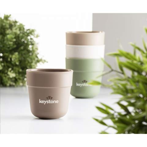 Reusable coffee cup from the BE O Lifestyle brand. A durable, stackable cup in a handy size. Made from vegetable fats and oils from the waste product of catering establishments in the Netherlands. 100% recyclable. This means it has a minimal CO2 footprint. Free from BPA and melamine this cup is also odorless and tasteless. This elegant cup is ideal as a replacement for your disposable coffee machine cup. An environmentally friendly and responsible product. EU certified. Capacity 220 ml. Dutch design. Made in Europe.
