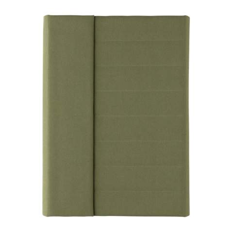 Carnet A5 en rPET Aware™. Le carnet contient 64 feuilles/128 feuilles de papier ligné 80gm/s de couleur crème. À l'intérieur, vous trouverez 1 grande pochette, 2 emplacements pour cartes et un passant stylo. Fermeture magnétique. Avec le traceur AWARE™ qui valide l'utilisation authentique de matériaux recyclés. Chaque portefeuille a réutilisé 6,5 bouteilles PET de 0,5L. 2 % des recettes de chaque produit Impact vendu seront reversés à Water.org. Sans PVC.<br /><br />NotebookFormat: A5<br />NumberOfPages: 128<br />PaperRulingLayout: Pages lignées