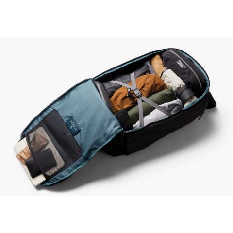 Ein Rucksack mit extra viel Fassungsvermögen, der sich für lange Pendelstrecken, Abenteuerreisen und Geschäftsreisen eignet. Schnellzugriffsfach für 16"-Laptop für einfache Flughafenkontrollen. Von außen zugängliche Taschen bieten unsichtbaren Stauraum für Reisepass, Brieftasche, Wasserflasche und mehr. Vordertasche mit Schlüsselclip. Weich gefüttertes Sonnenbrillenfach.Gepolsterte Schultergurte, konturiertes Rückenteil und Brustgurt für hohen Tragekomfort. Interne Kompressionsriemen zur Verringerung des Volumens und um die Dinge an ihrem Platz zu halten. Internes Apple AirTag-Fach.<br /><br />FitsLaptopTabletSizeInches: 16.0